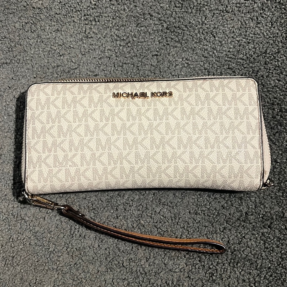 Micheal kors wallet